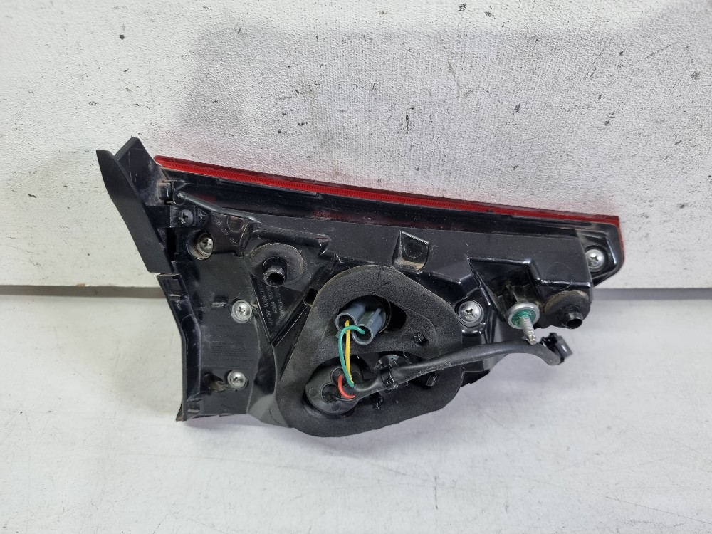 Lanterna Dir. da tampa traseira Chevrolet Tracker 2020/2023 5