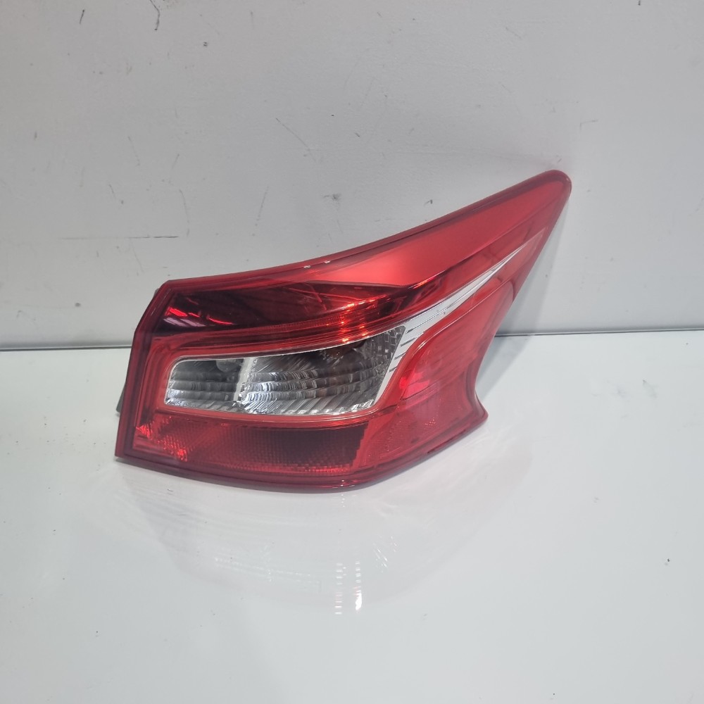 Lanterna Do Lado Direito Nissan Sentra Modelos 2013/2016 Direito/passageiro 1