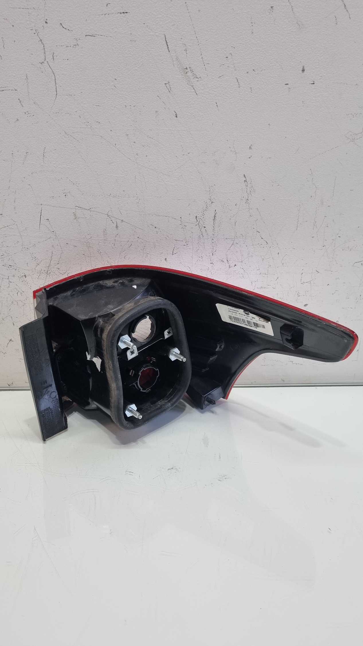 Lanterna lado esquerdo Fiat Gran Siena modelo 2012/2016 3
