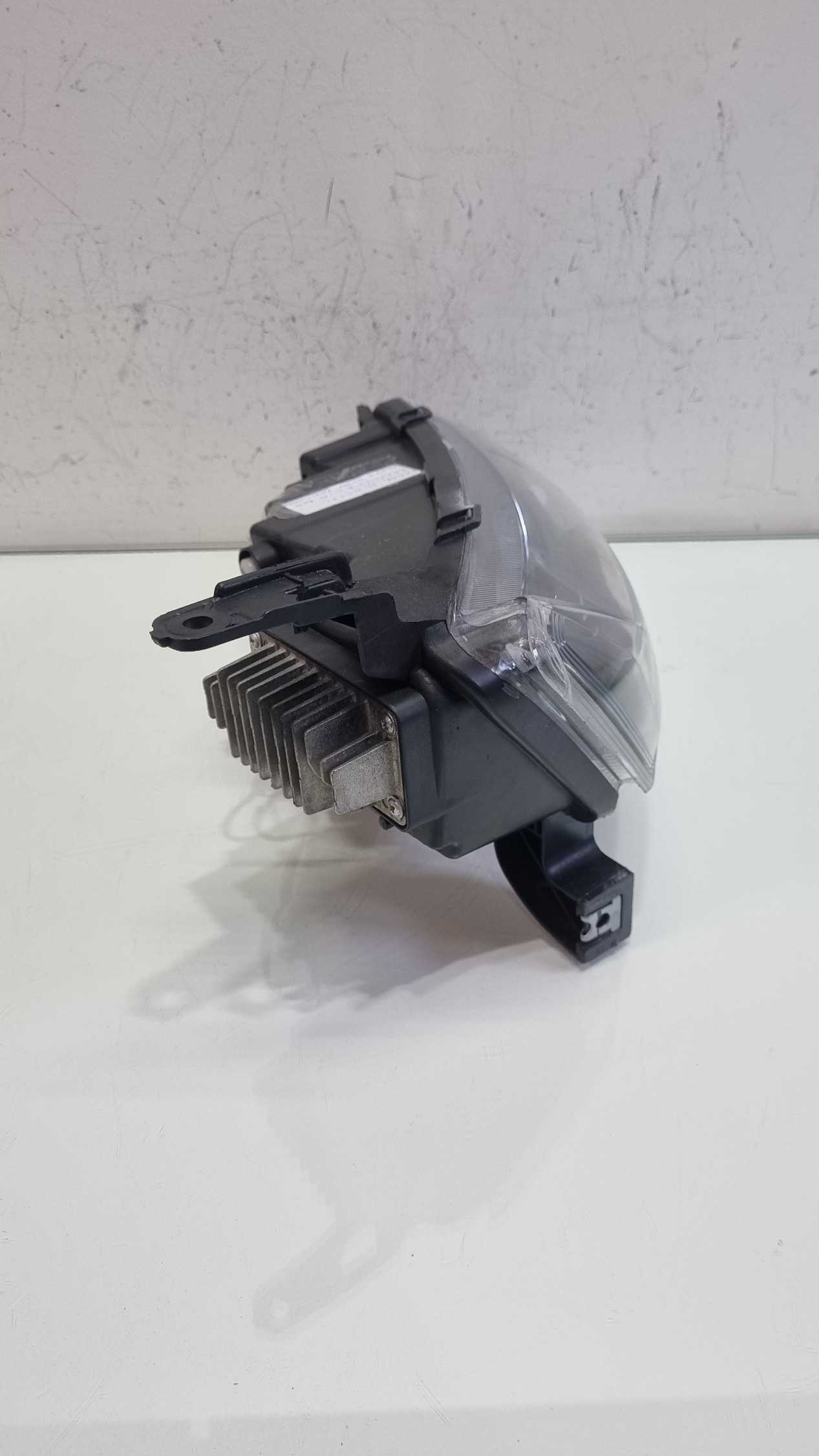 Farol lado direito Led Renault Kwid modelo 2022/2024 1