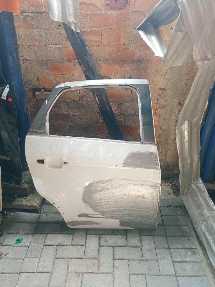 Porta traseira direita recuperada Fiat grand Siena 2015/2019 1