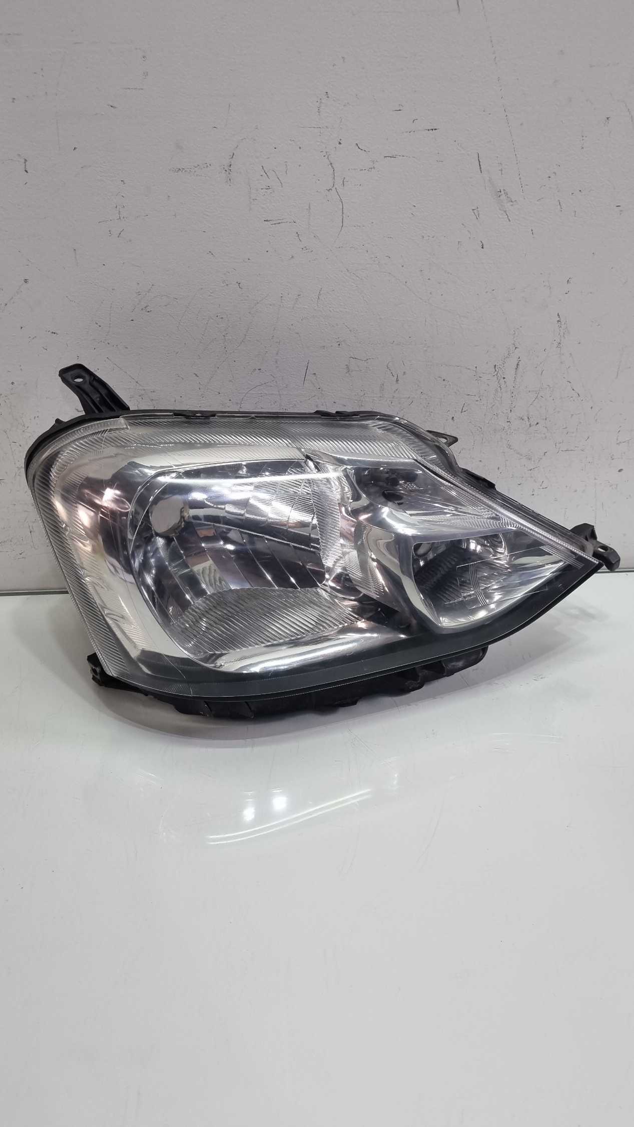 Farol lado direito Toyota Etios modelo 2013/2017 3