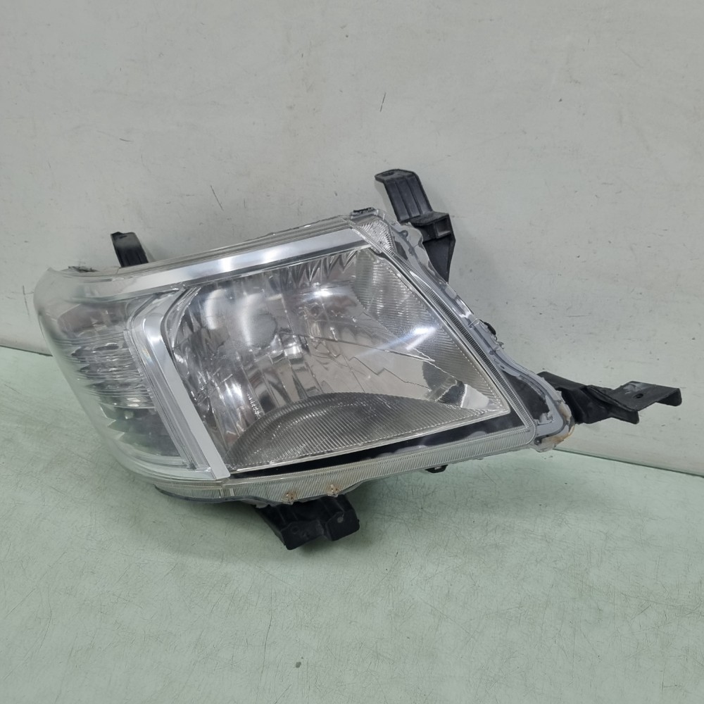 Farol Do Lado Direito Toyota Hilux Modelos 2012/2015 Direito/passageiro 1