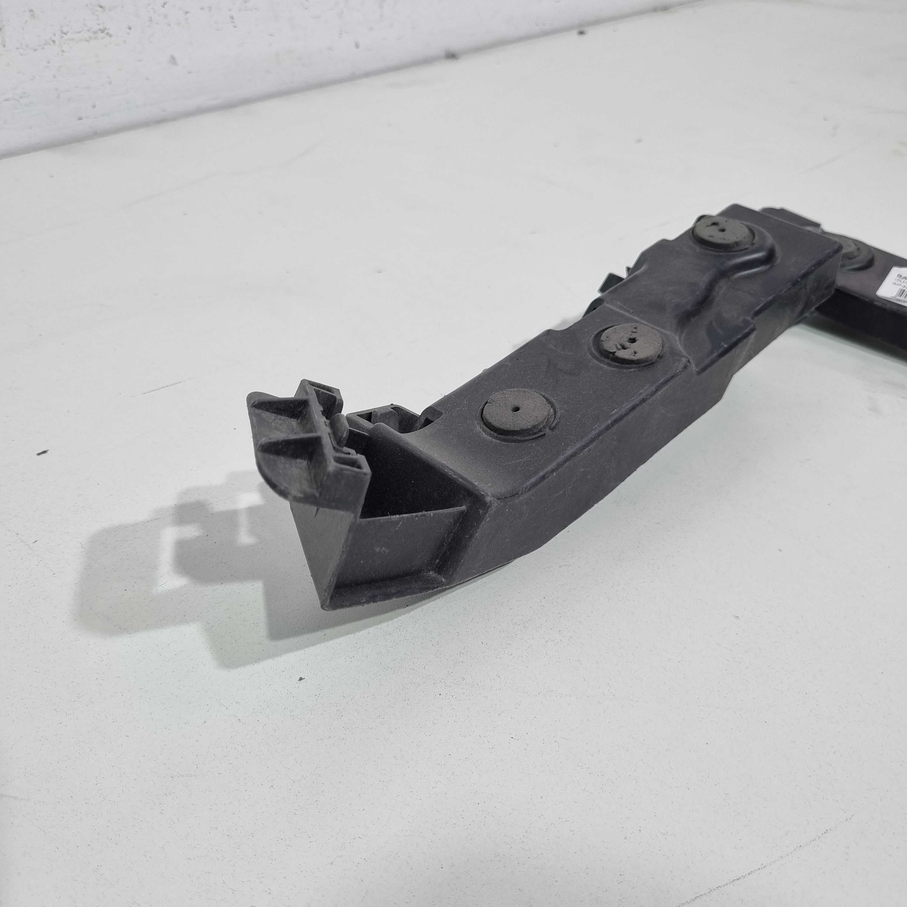 Guia Esquerda Para-choque Traseiro Chevrolet Spin 2013/2016 3