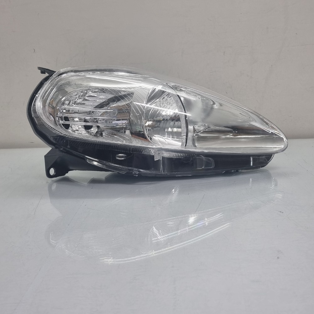 Farol Do Lado Direito Fiat Punto Modelos 2007/2012 Direito/passageiro 1