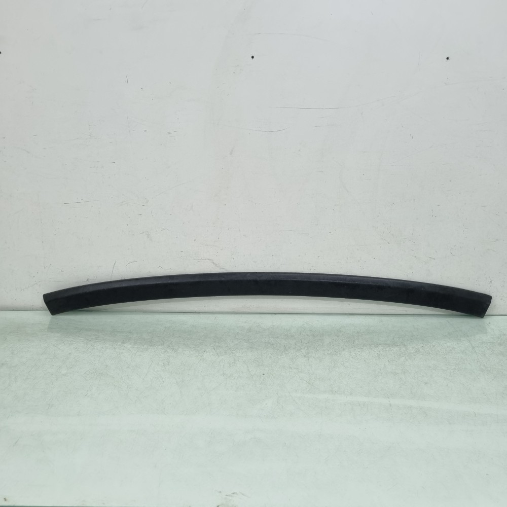 Moldura Superior Tampa Tras Vw Saveiro 2012/2017 Recuperado. 1