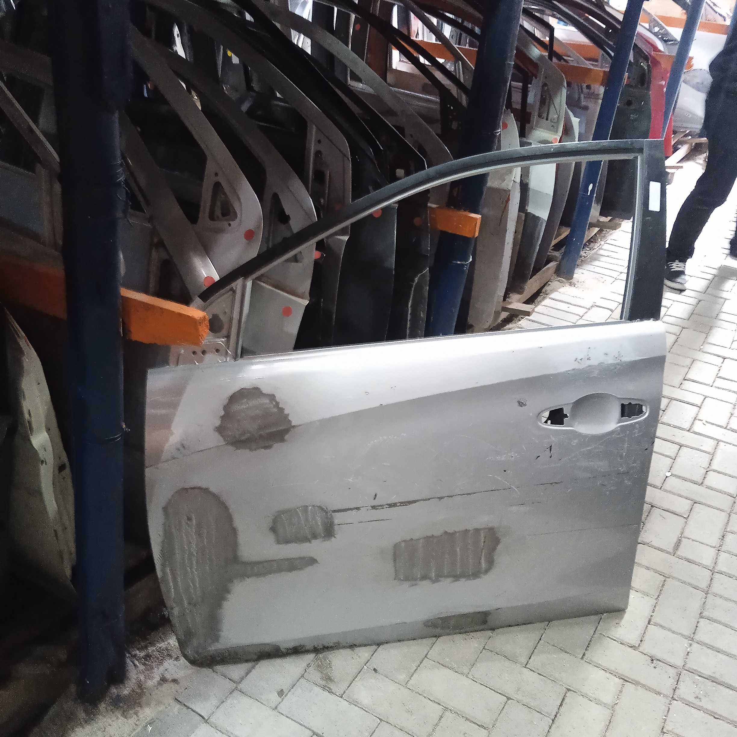 Porta dianteira esquerda yaris 2017/2023 1