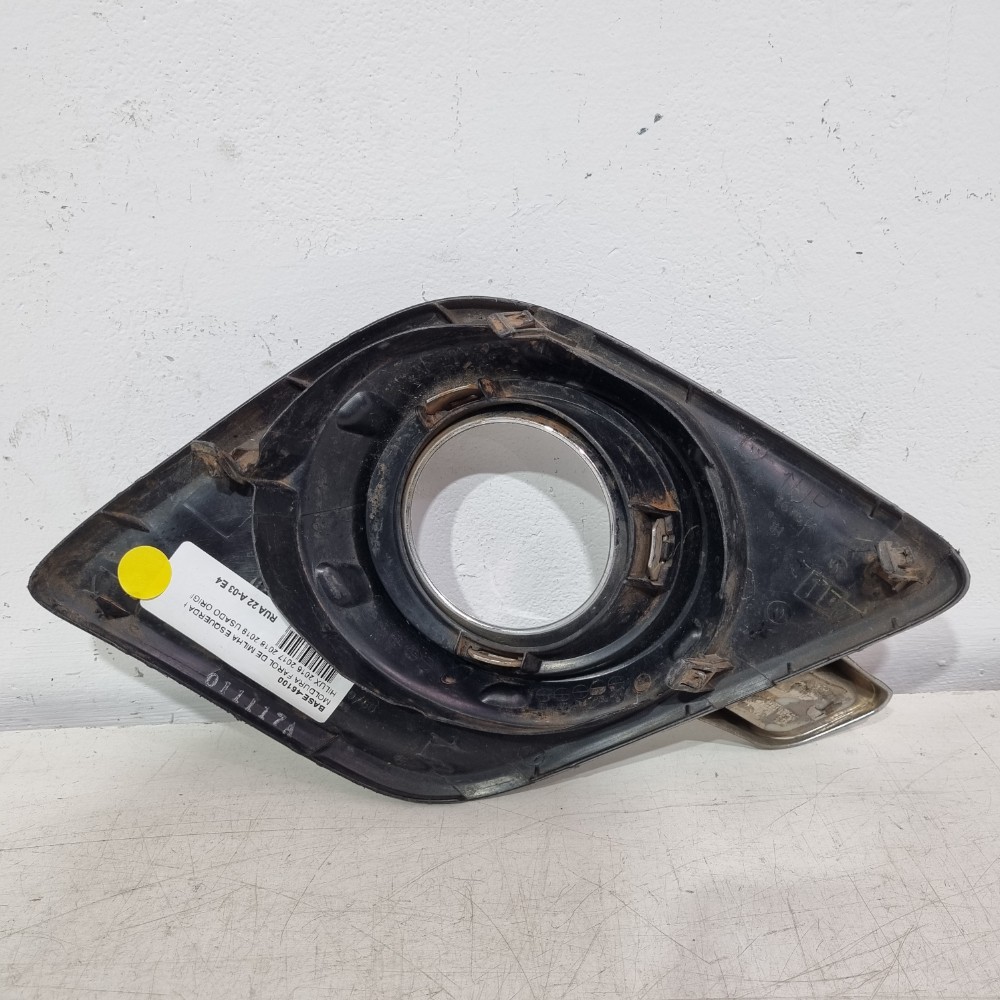 Moldura Farol De Milha Esquerdo Toyota Hilux 2016/2019 Esquerdo 4
