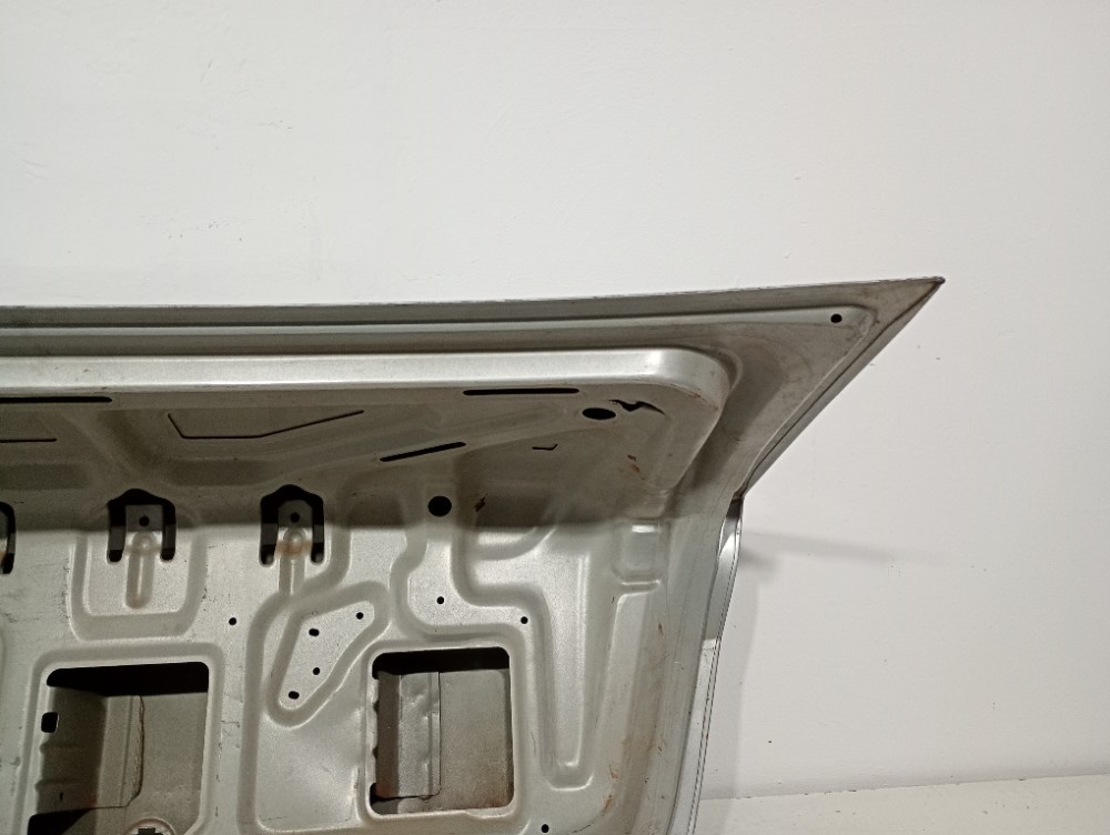 Tampa Traseira Chevrolet Corsa Sedan 05/12 Usado Recuperado Prata 6