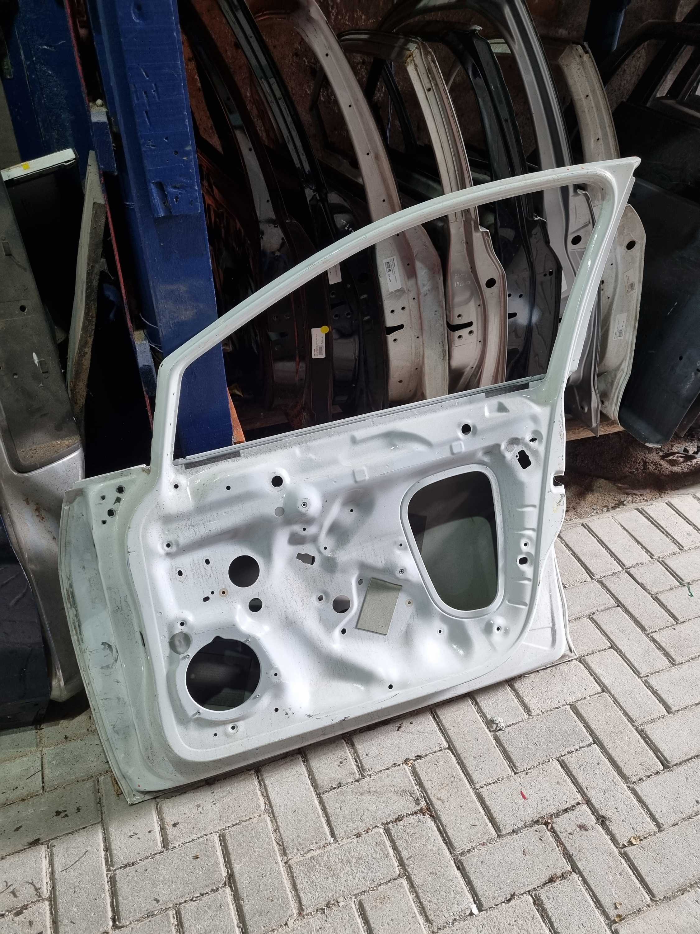 Porta dianteira lado direito recuperado Golf 2015/2018 2