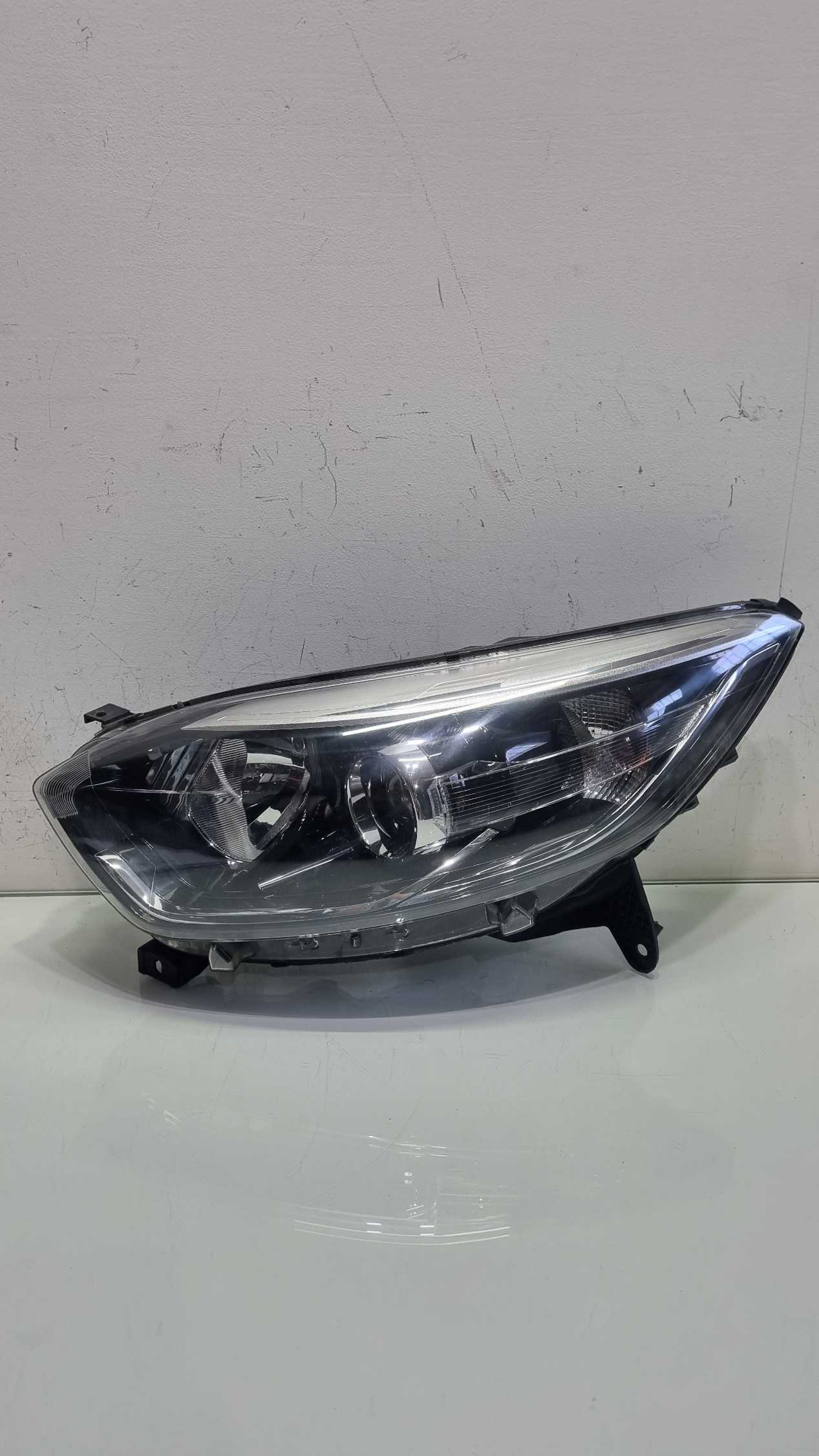 Farol lado esquerdo máscara negra Renault Captur 2017/2020 4