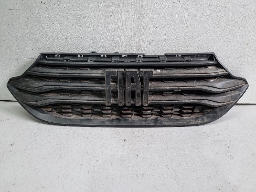 Grade Superior Frontal Fiat Strada 2022/2024 Semi-nova 1