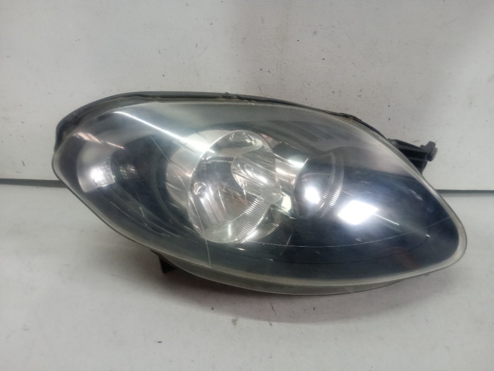 Farol Mascara Negra Direito Fiat Palio Attractive 2013/2017 Direito/passageiro