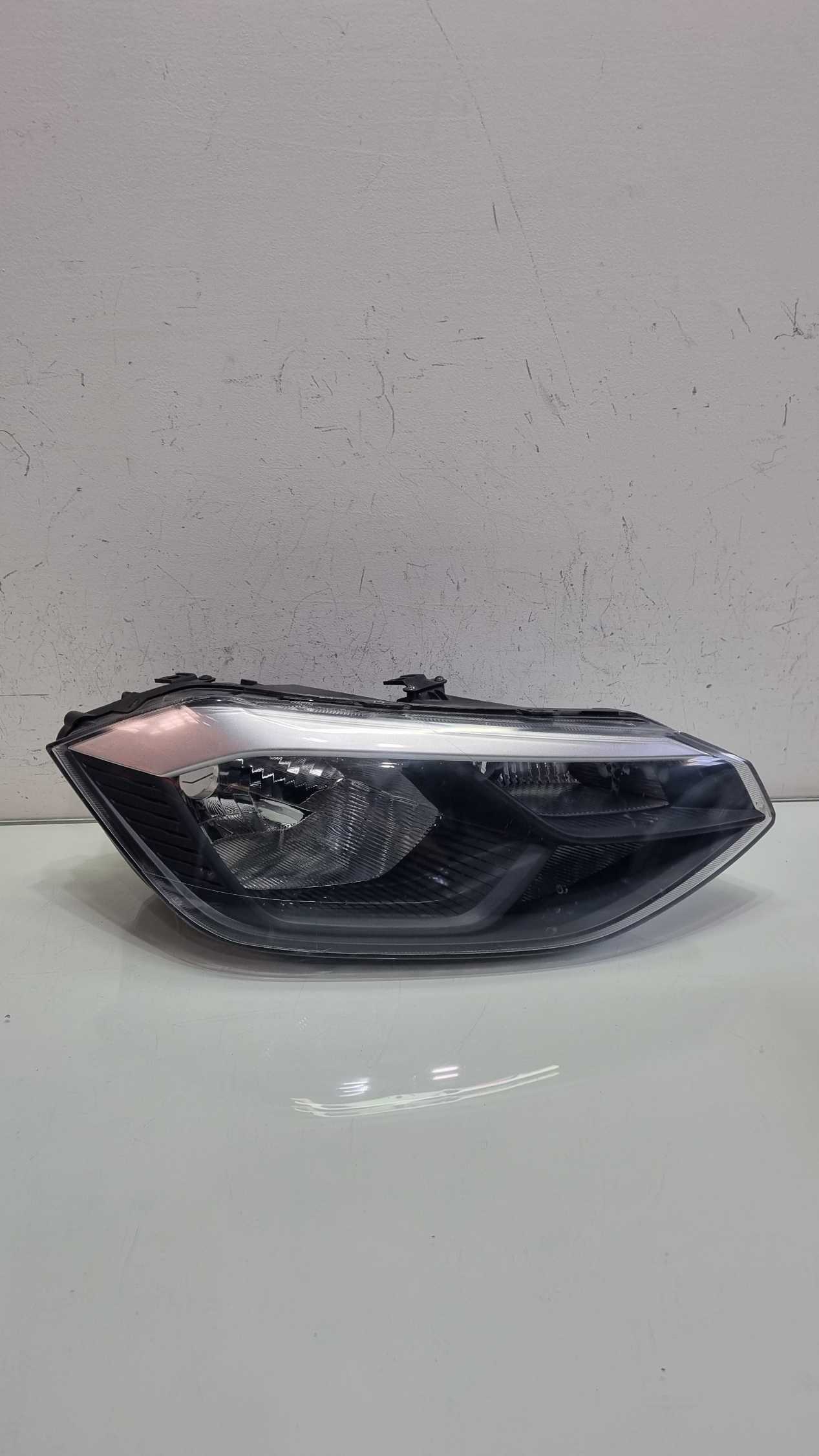 Farol lado direito Volkswagen Polo Tracker modelo 2023/2025 1