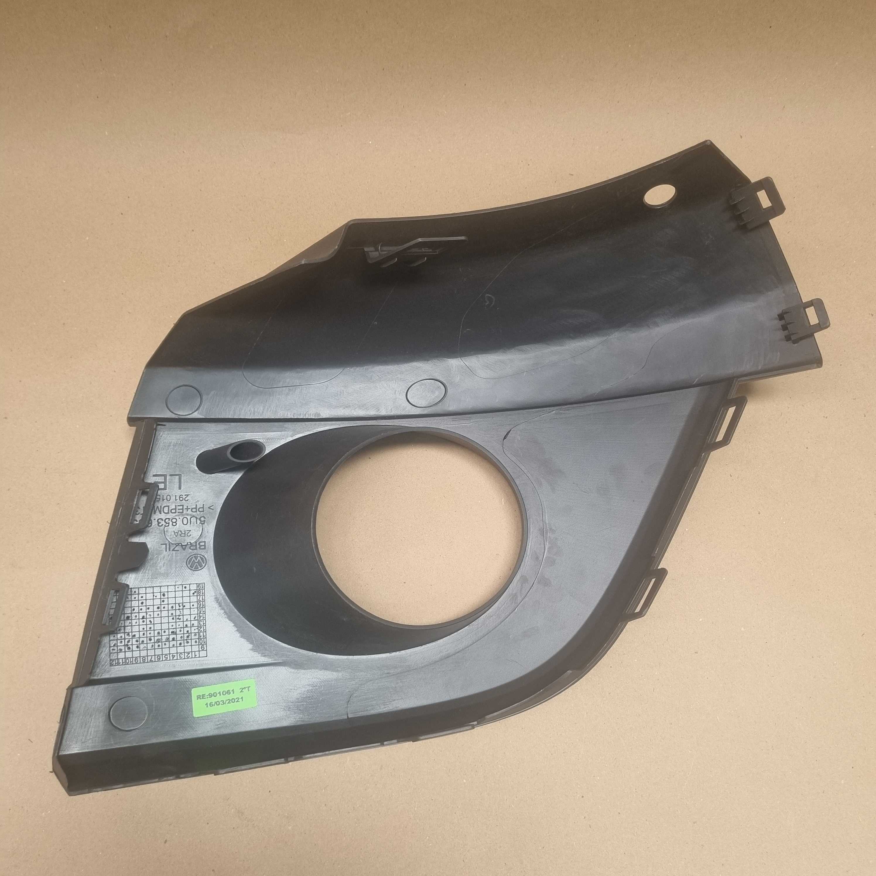 Moldura Farol Milha Esquerda Vw Saveiro Cross 2009/2012 Preto Esquerdo 2