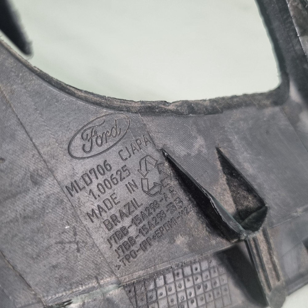 Moldura Direita da Grade Fiat Palio ELX 2010–2014 4
