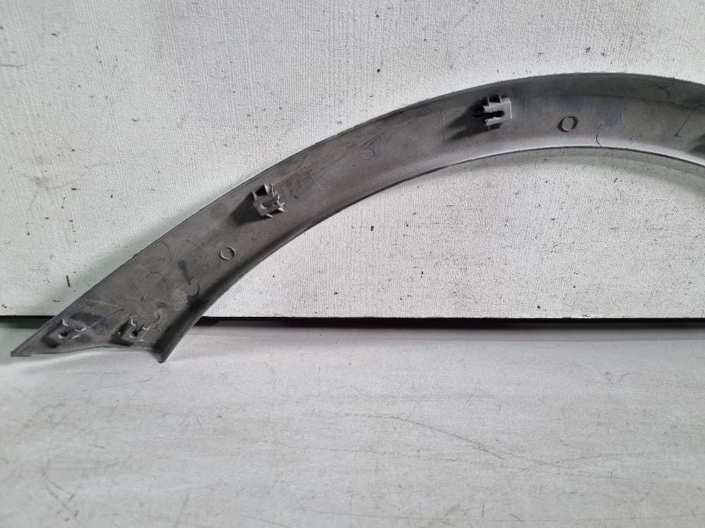 Moldura Traseira Esq. Lat.  Corsa Hatch 2005/2010 Recuperado 3