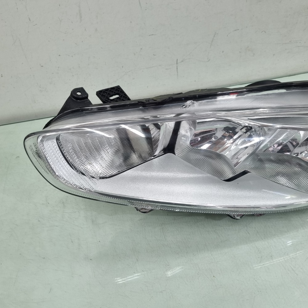 Farol Dianteiro Esquerdo New Fiesta 2018/2020 Esquerdo/motorista 2
