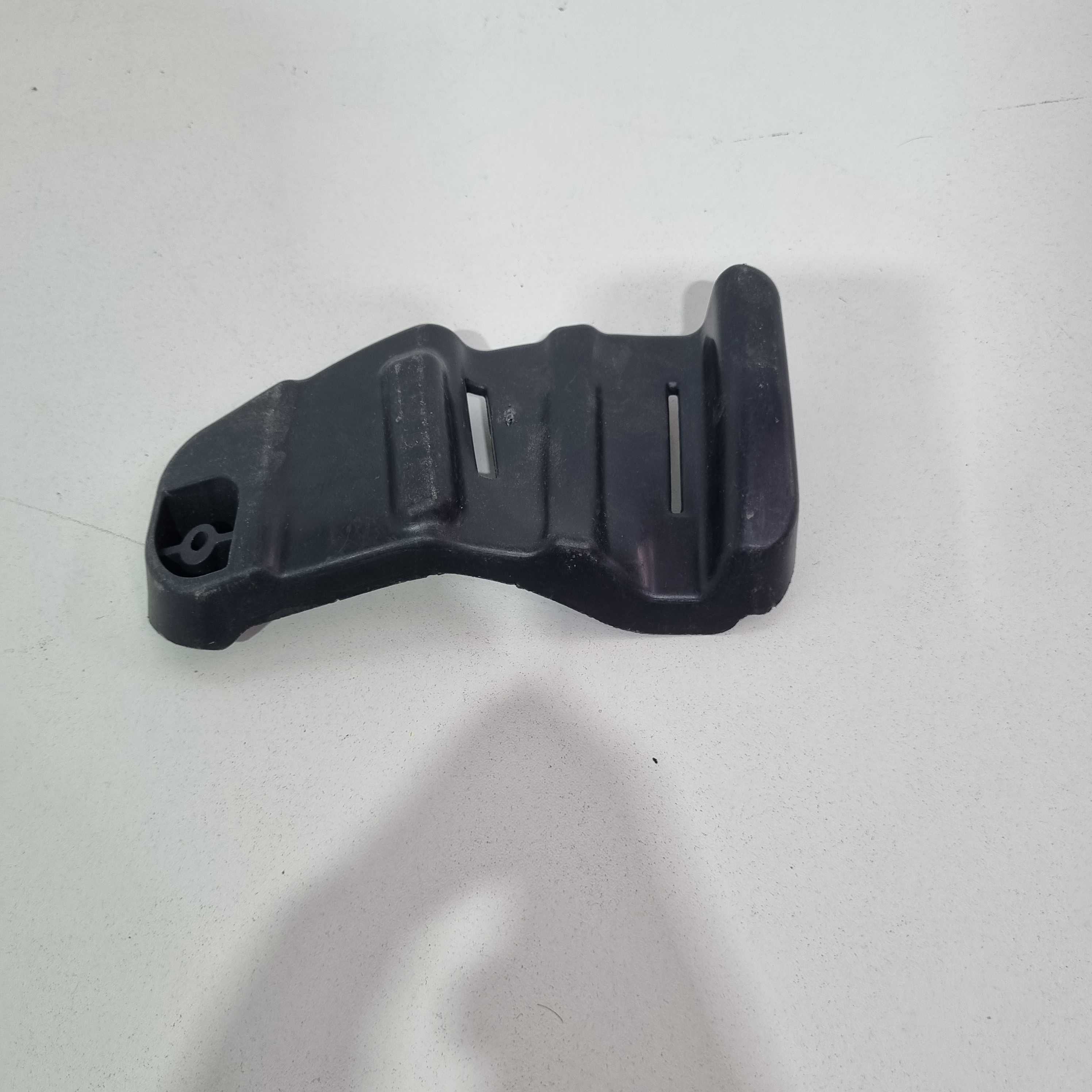 Guia Direita Do Parachoque Traseiro Vw Fox 2010/2014 3