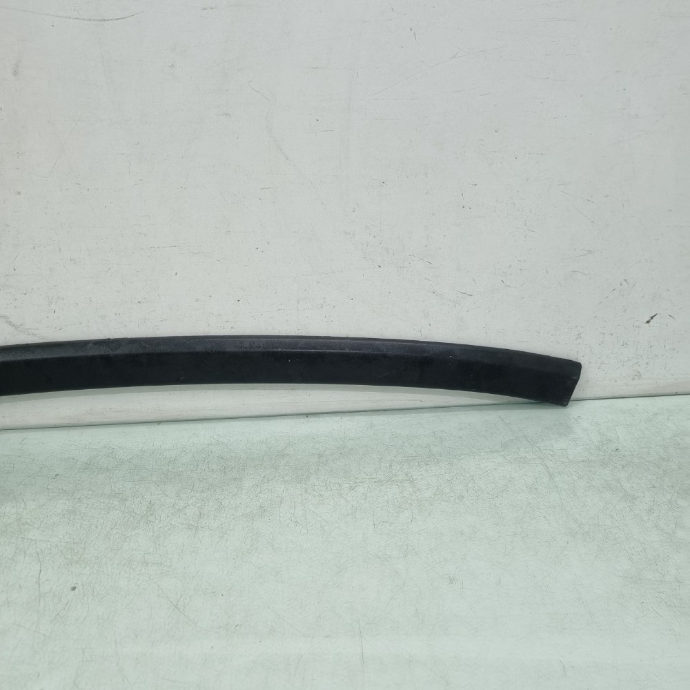 Moldura Superior Tampa Tras Vw Saveiro 2012/2017 Recuperado. 3