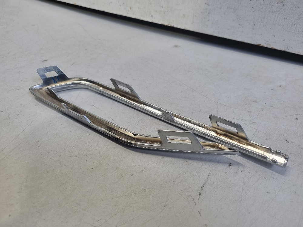 Friso Direito Do P-choque Traseiro Nivus 2022/2024 Semi-novo 4