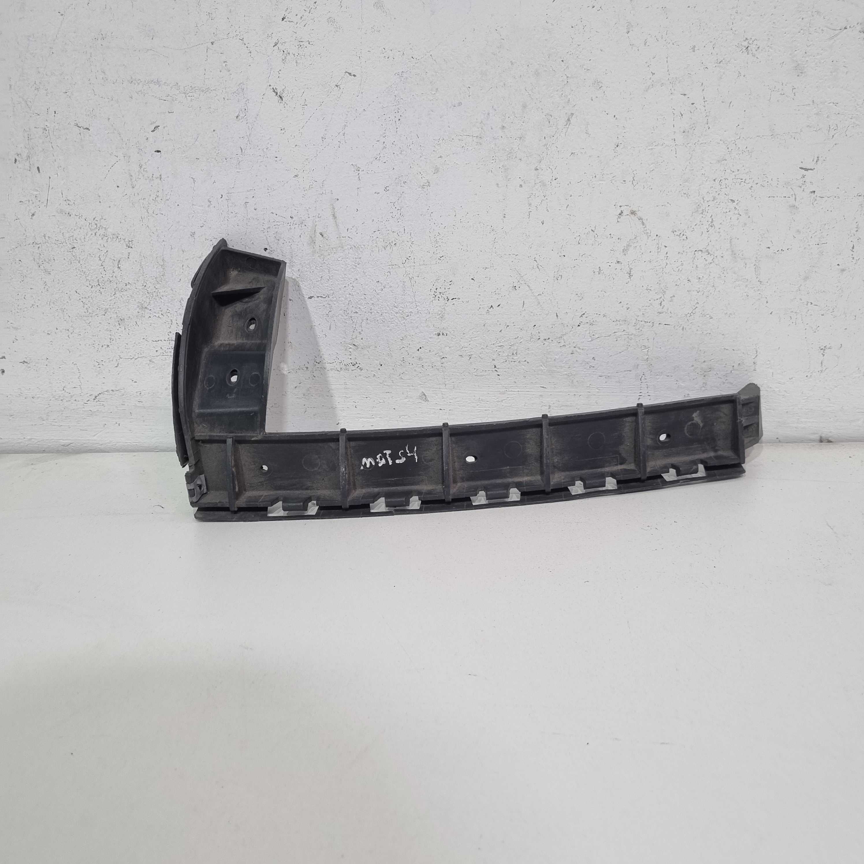 Guia Parachoque Tras Esquerdo Chevrolet Montana 2005/2010 1