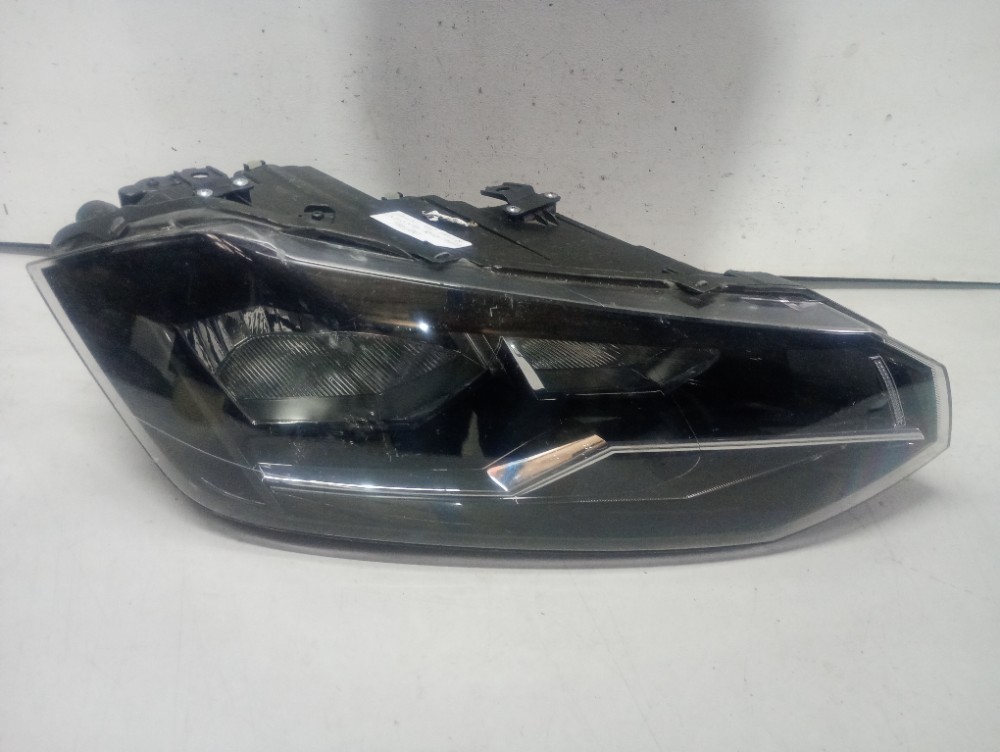 Farol Direito Volkswagen Polo Friso Cromado 2017/2021 Usado. Direito/passageiro 1