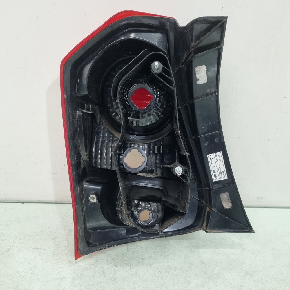 Lanterna Traseira Direita Toyota Etios Hatch 2013/2017 Direito/passageiro 4