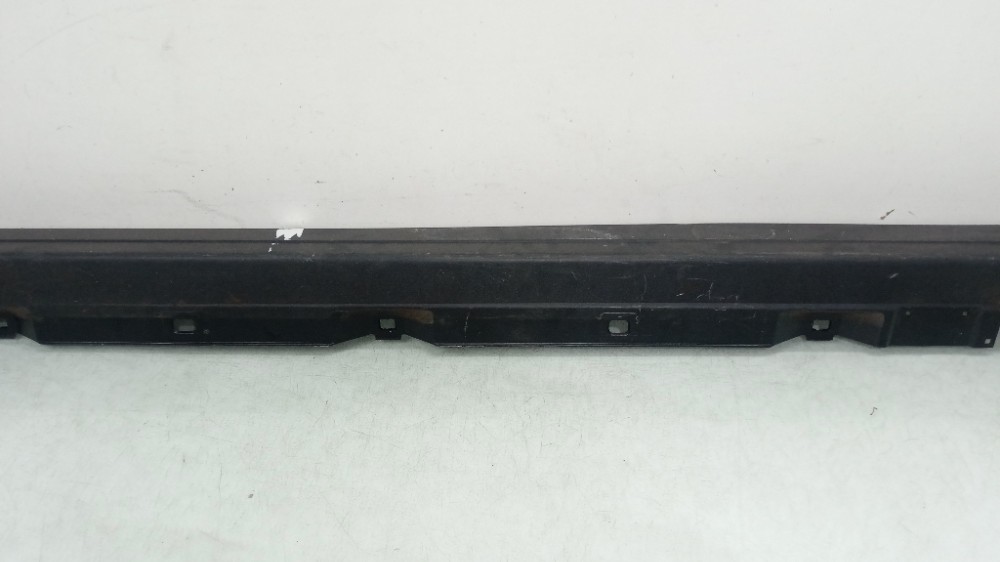 Spoiler Lateral Esquerdo Mercedes GLB 2017/2021 Original 1