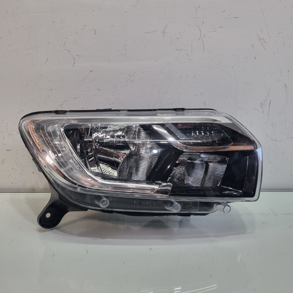 Farol C/led Do Lado Direito  Renault Sandero 2020/2024 Direito/passageiro 1