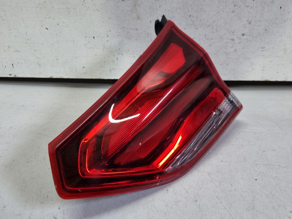 Lanterna Dir. da tampa traseira Chevrolet Tracker 2020/2023 2