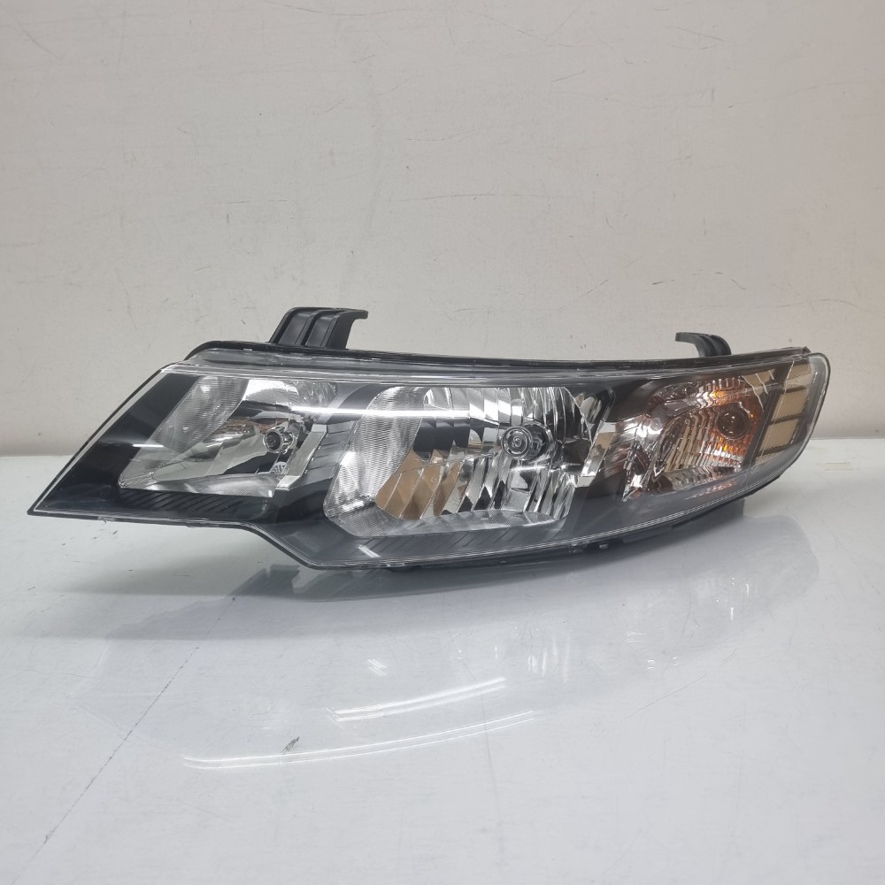 Farol Do Lado Esquerdo Kia Cerato Modelos 2009/2012 Esquerdo/motorista 2