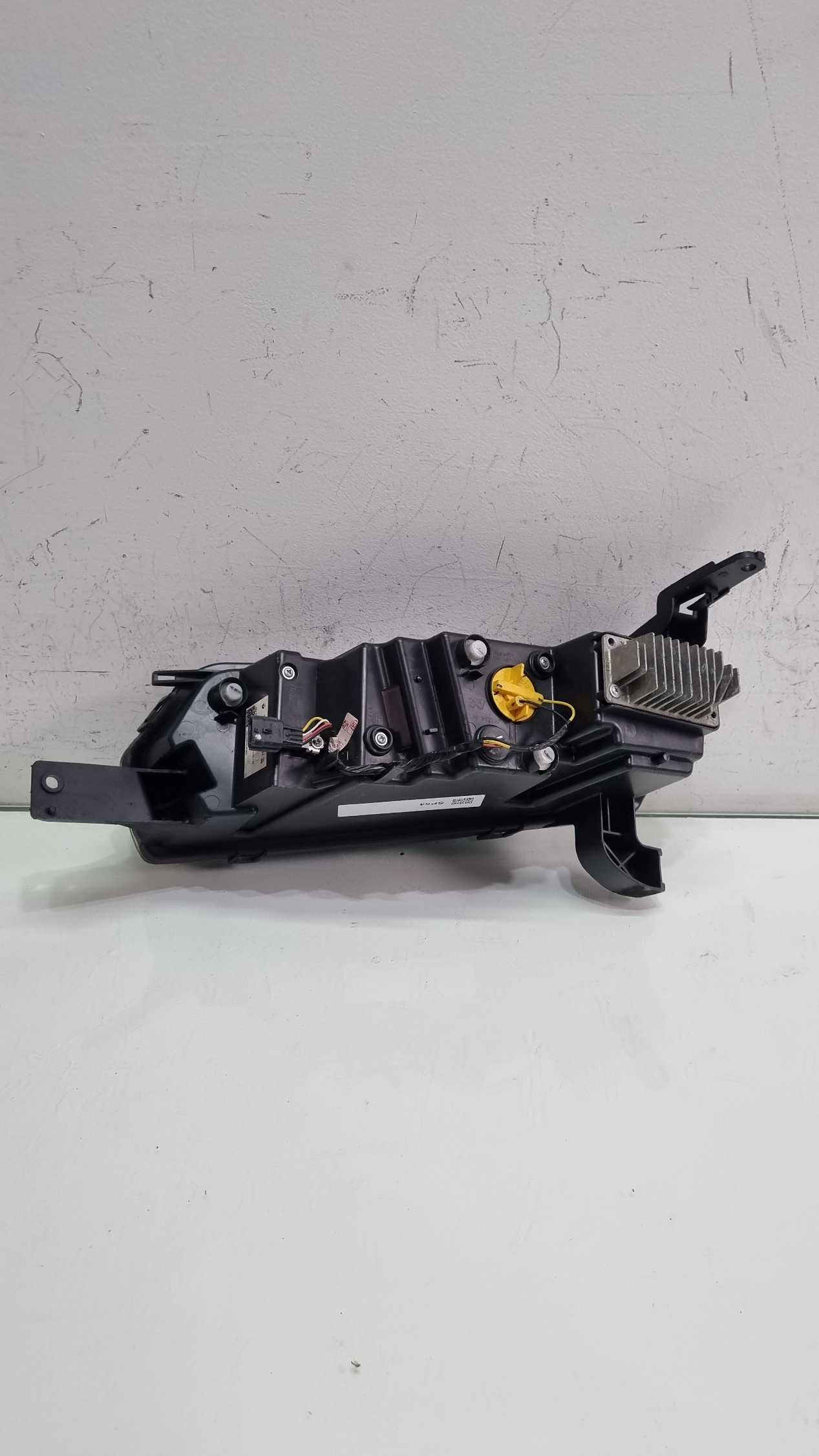 Farol Superior lado direito Renault Kwid 2022/2025 1