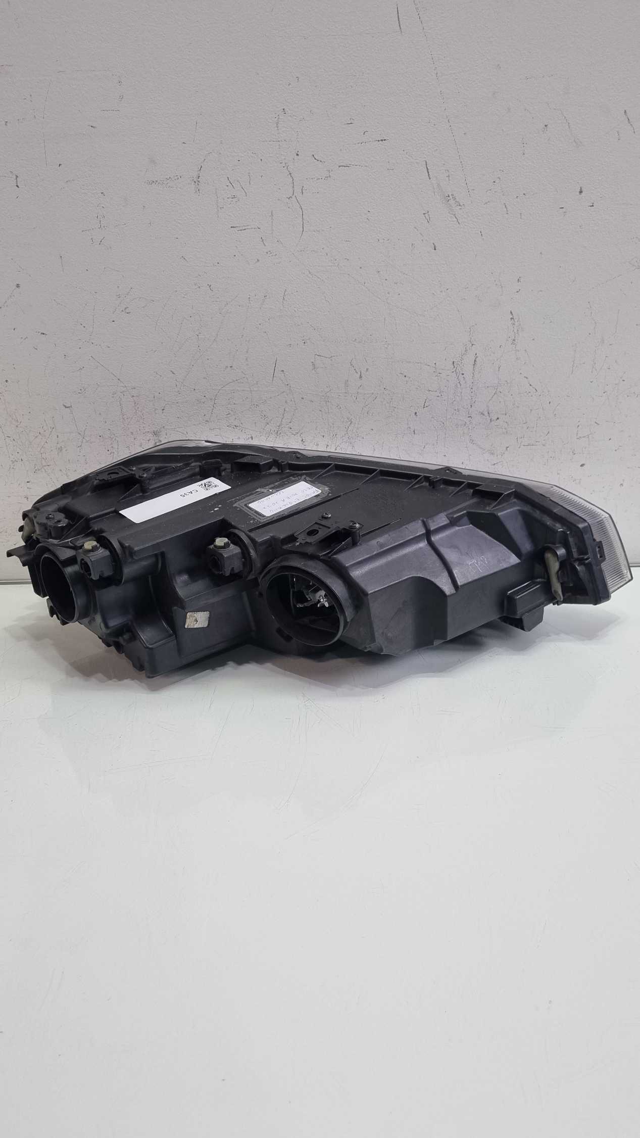 Farol lado esquerdo mascara negra Volkswagen Polo 2017/2022 2