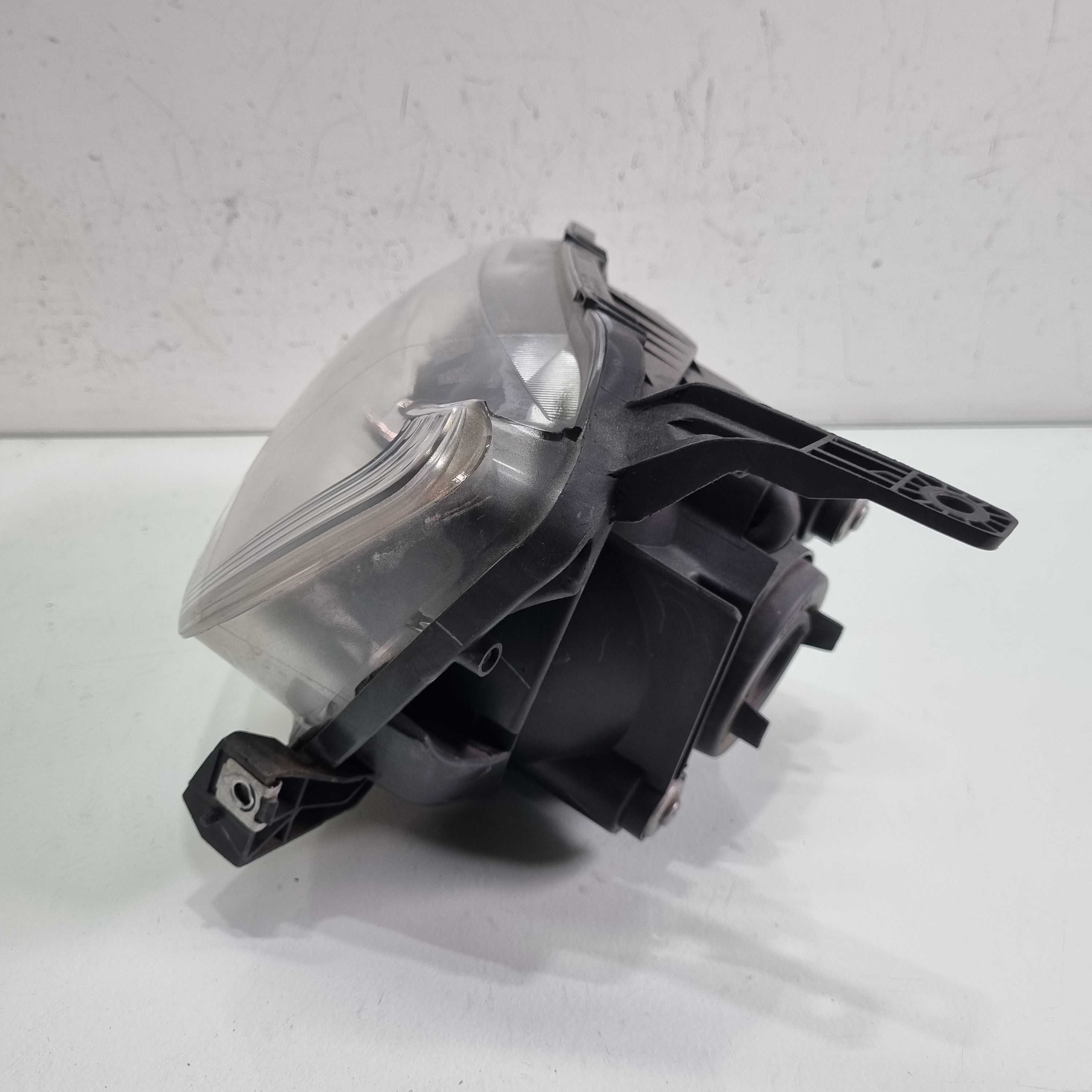 Farol lado esquerdo Renault Kwid mascara negra 2017/2021 2