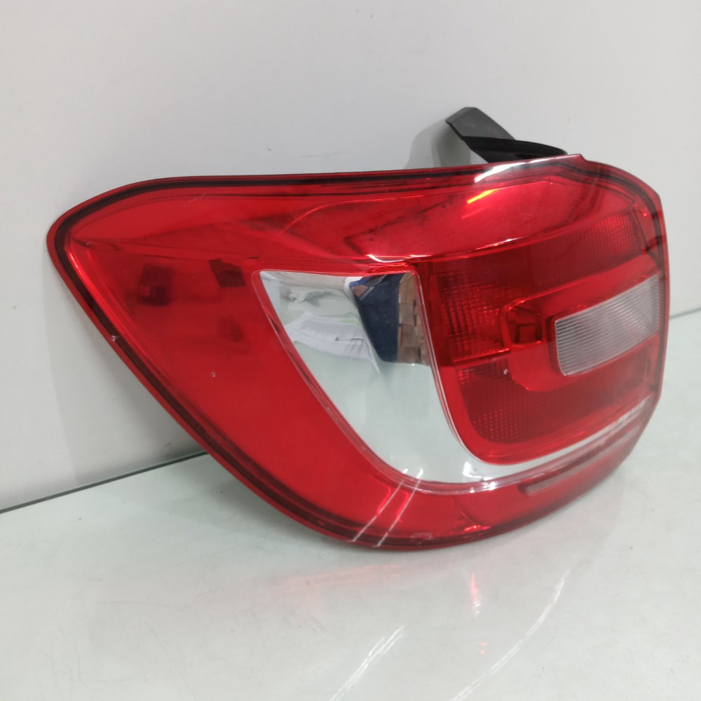 Lanterna Lado Esquerdo Renault Sandero 2015/2019 Recuperado. Esquerdo/motorista 2