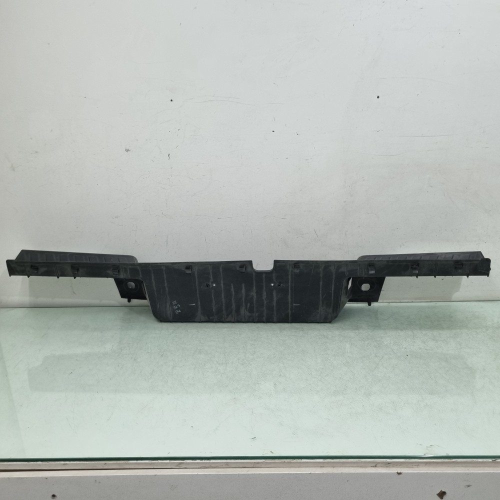 Pisante Central  Parachoque Tras. Toyota Hilux 2016/2021 Rec 1