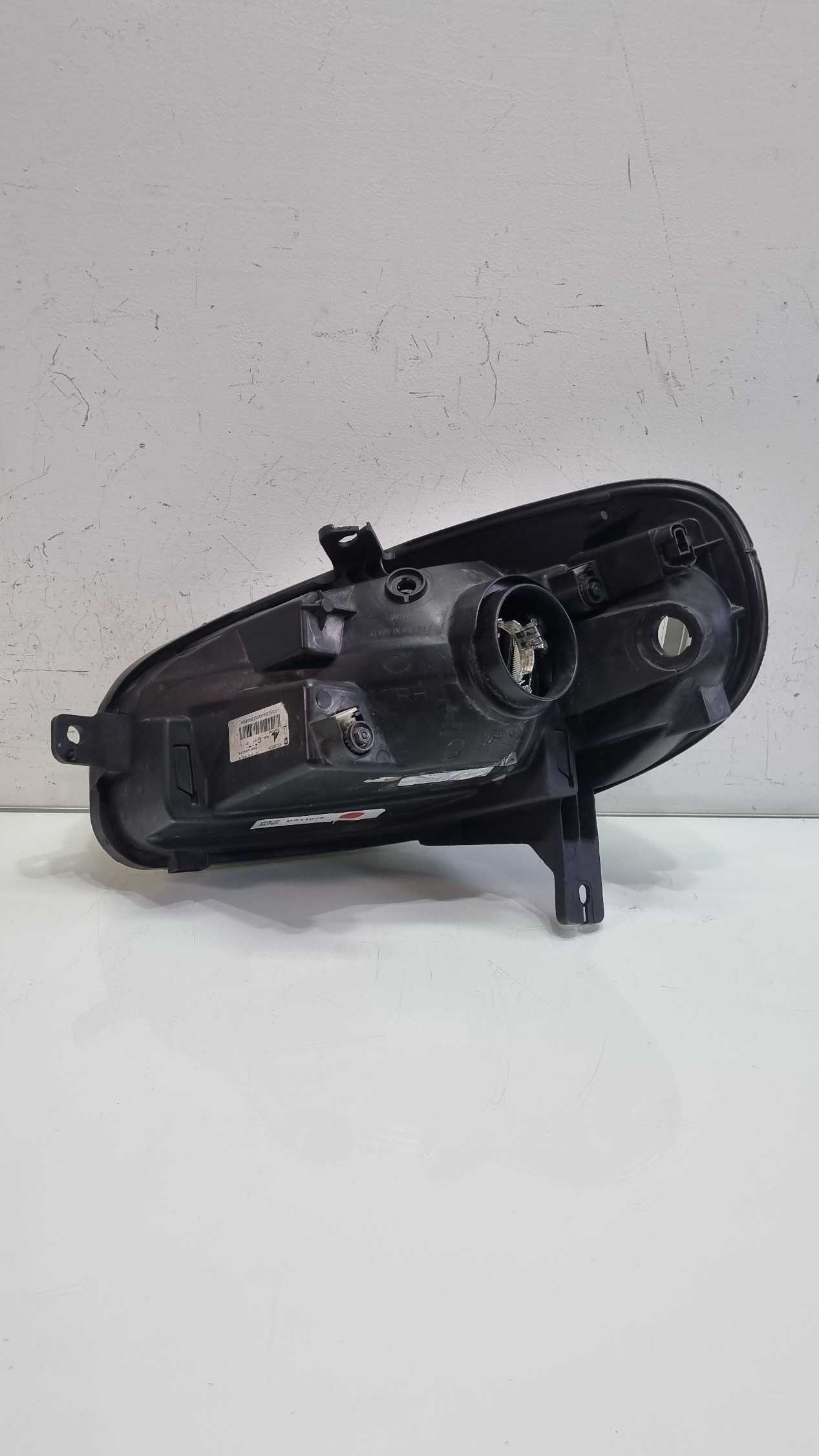 Farol direito uno Drive 2016/2022 3