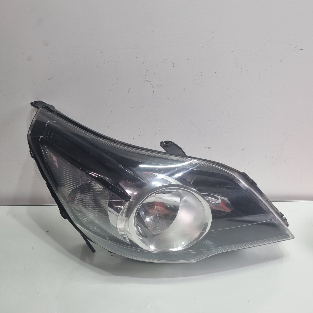 Farol Do Lado Direito Chevrolet Montana Modelos 2013/2019 Direito/passageiro 1
