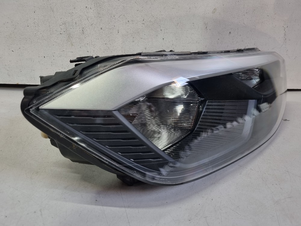 Farol Direito Do Volkswagen Polo Track 2023/2025 Recuperado. Direito/passageiro 2