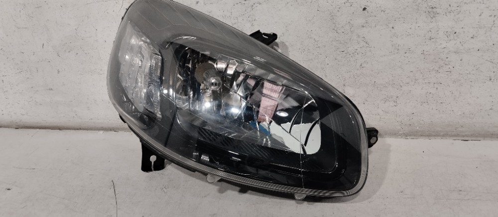 Farol Direito Fiat Uno Drive Máscara Negra 2016/2021 Usado. Direito/passageiro 2