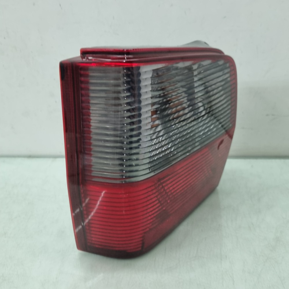 Lanterna Tampa Tras Esquerda Fumê  Fiat Uno 2008 / 2012 Rec. 3