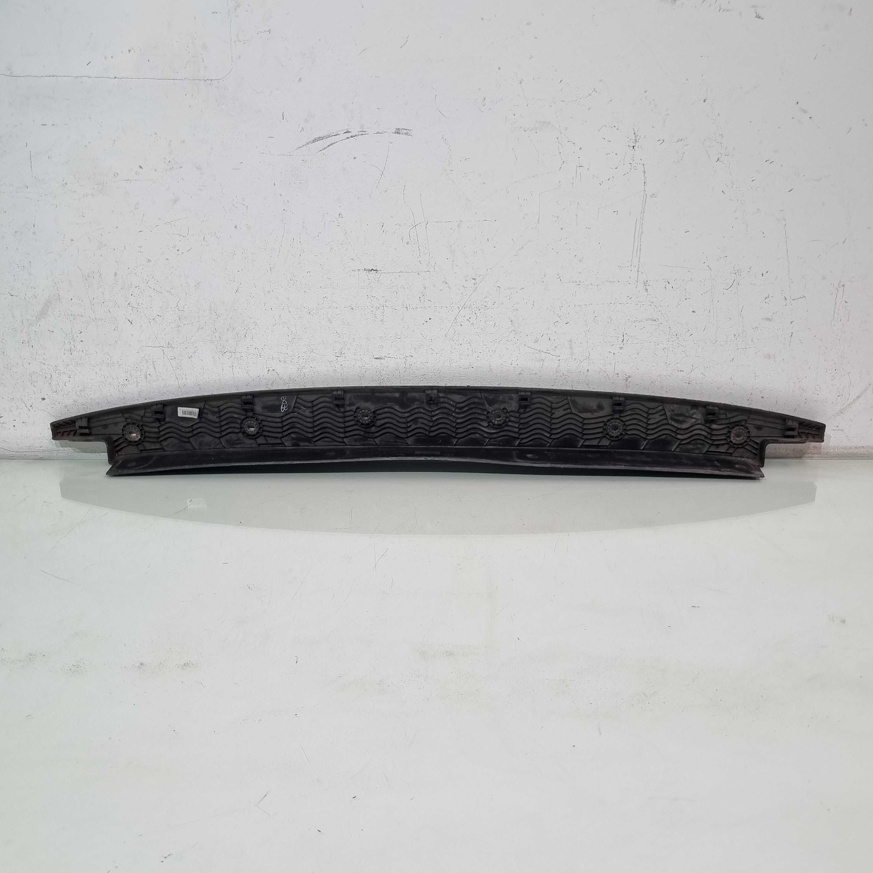 Moldura Superior Da Tampa Traseira Fiat Strada 2020/2023 8