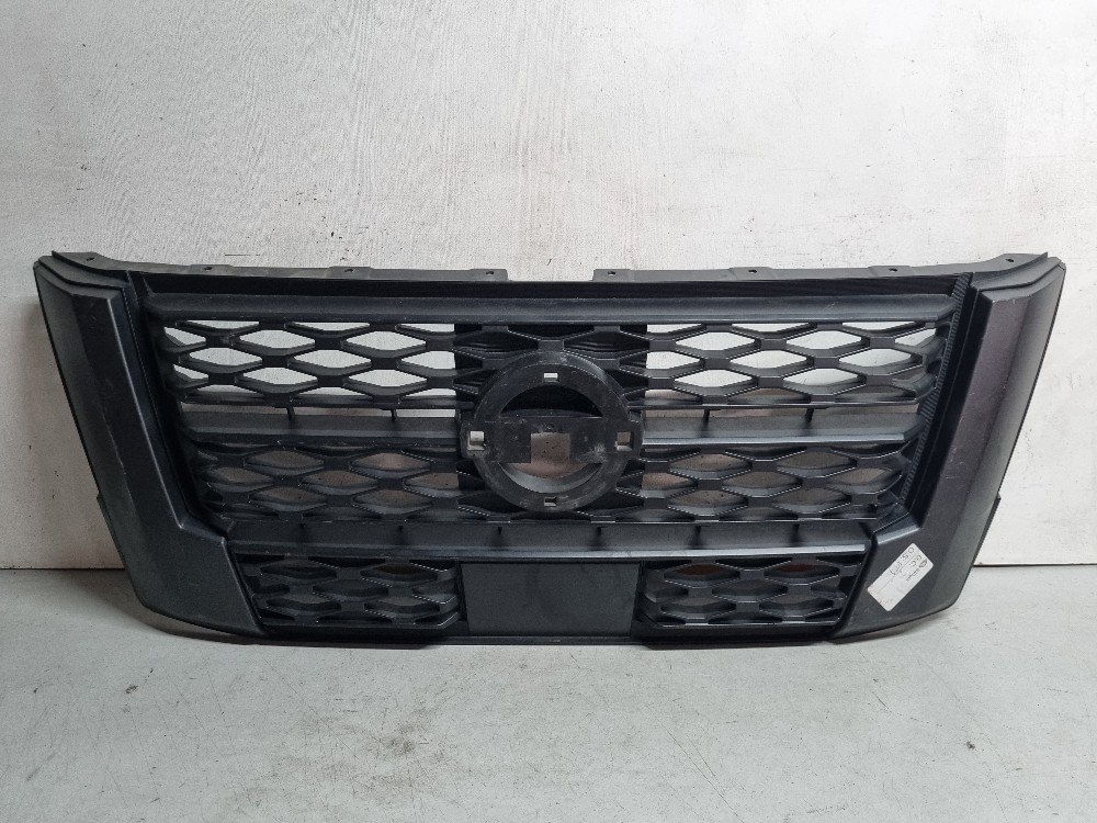 Grade Frontal Central Nissan Frontier 2022/2025