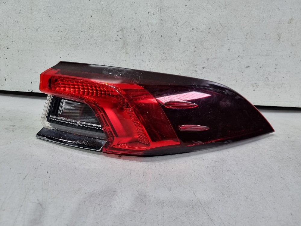 Lanterna direita Toyota Corolla 2021/2023 usada original 1