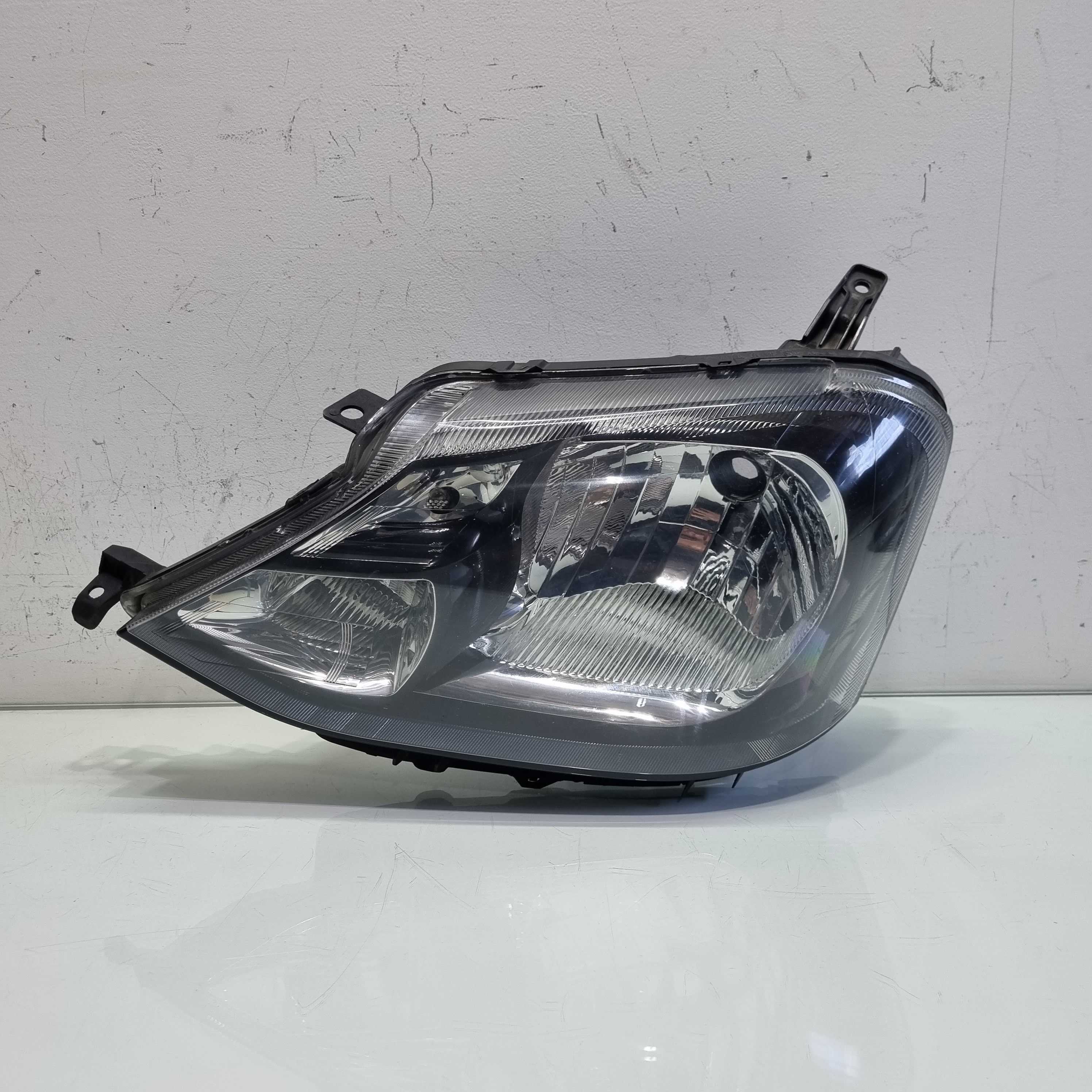 Farol lado esquerdo Toyota Etios mascara negra 2015/2019 4