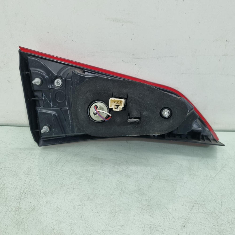 Lanterna Direita Tampa Traseira Yaris Sedan 2017/2022 Usado. 4