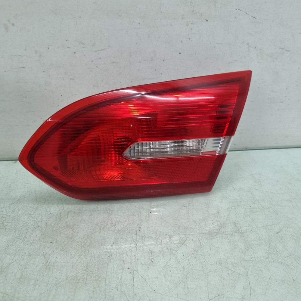 Lanterna Direita Da Tampa Traseira Ford Focus Sedan 2016/20 2