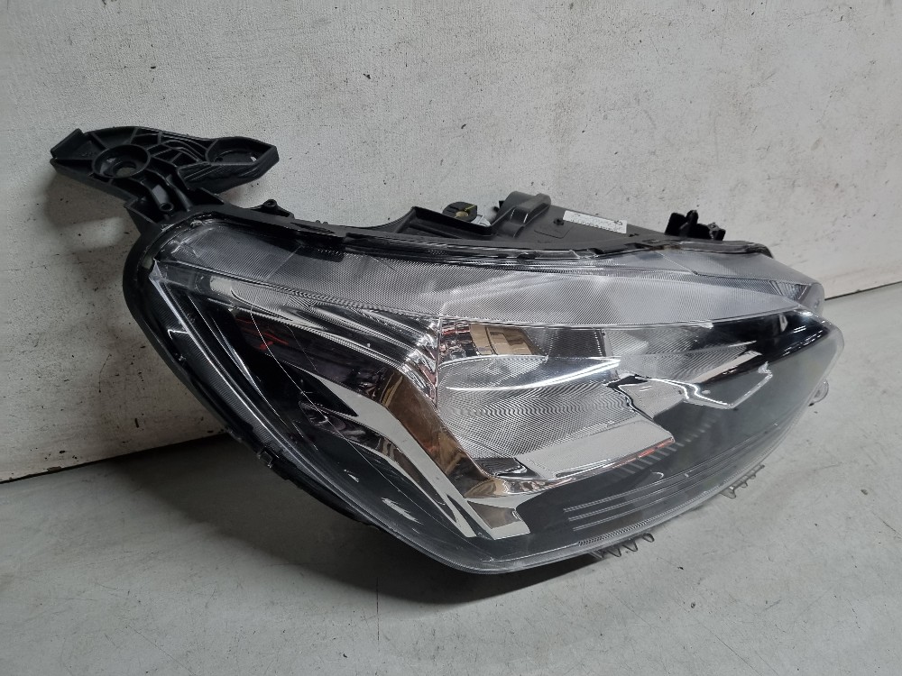 Farol Lado Direito Do Peugeot 208 Modelos 2020 / 2024 Direito/passageiro 3