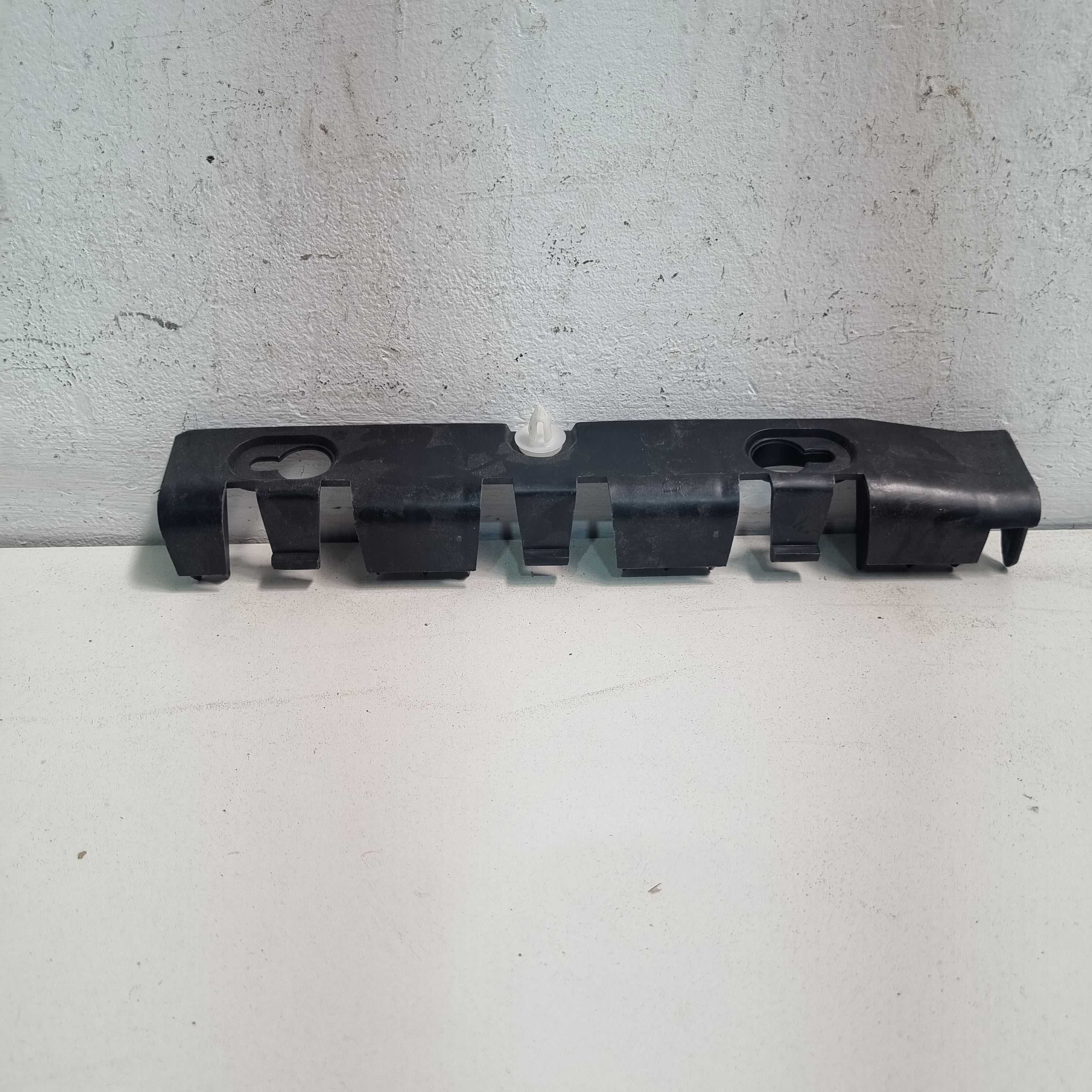 Suporte Esquerdo Parachoque Traseiro Renault Logan 2007/2010 1